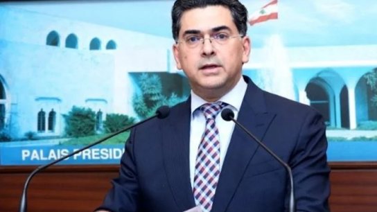 وزير الإعلام تابع من خارج لبنان ما جرى بين براك ومندوبي القصر الجمهوري: نأسف لما بلغنا من تصريح صدر عن أحد الموفدين الأجانب