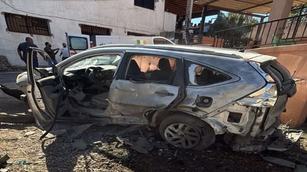 بالصور/ مسيرة اسرائيلية استهدفت سيارة بين بلدتي ديرعامص وصديقين وسقوط اصابات