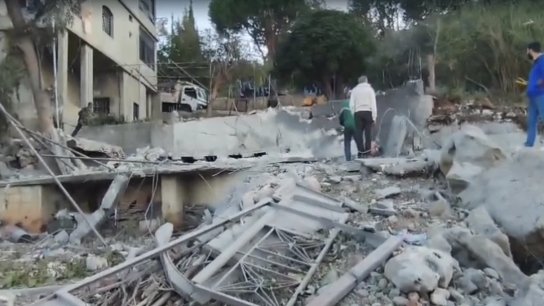 بالفيديو/ مشهد الدمار بعد الغارة الإسرائيلية الليليّة على عربصاليم