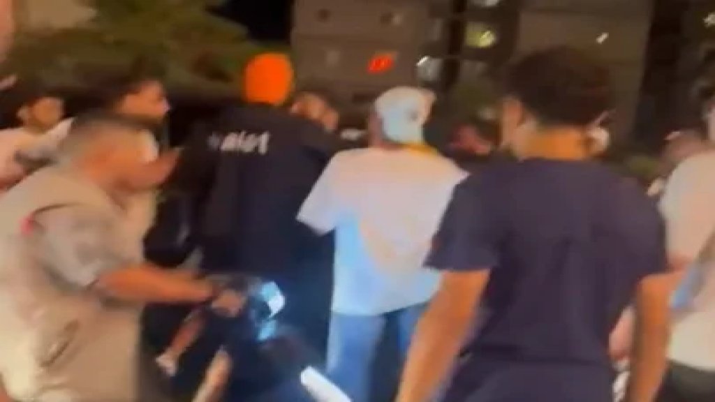 بالفيديو/ إشكال في طرابلس بسبب مباراة برشلونة وريال مدريد!