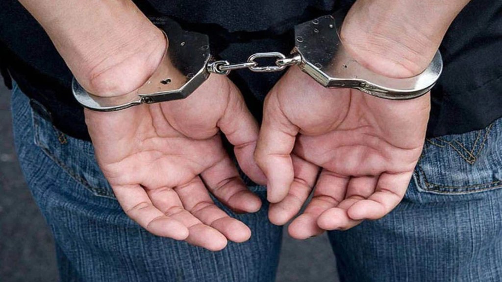 نشّال محترف أوهم مسنين بتقديم المساعدات للإحتيال عليهم.. وحاول سرقة مسنين خلال سوق الخميس فوقع في قبضة القوى الأمنية