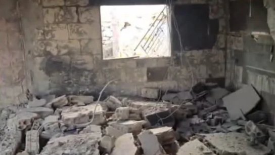 بالفيديو/ مسيّرة "كوادكوبتر" إسرائيلية ألقت قنابل متفجرة على منزل في حولا ليلاً