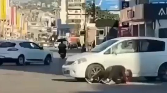 &laquo;مصارعة&raquo; وسط الطريق في ميرنا الشالوحي!