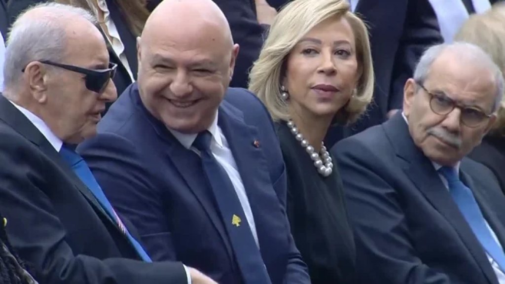 بالفيديو/ لحظة لافتة على هامش القداس الإلهي: الرئيس بري يُضحك رئيس الجمهورية... وسلام يراقب!