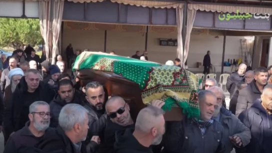 بالفيديو/ بنت جبيل تودع ابنتها الصيدلانية الشابة د. ميرنا حسن داغر بعدما قاو.مت مرضها بكل عزم