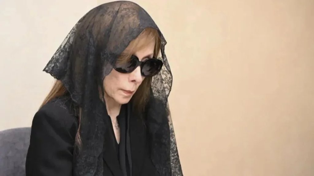 السيدة فيروز تتقبل التعازي بنجلها في المحيدثة - بكفيا