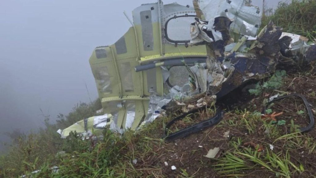 العثور على حطام الطائرة الإندونيسية ولا يوجد أي أثر للركاب