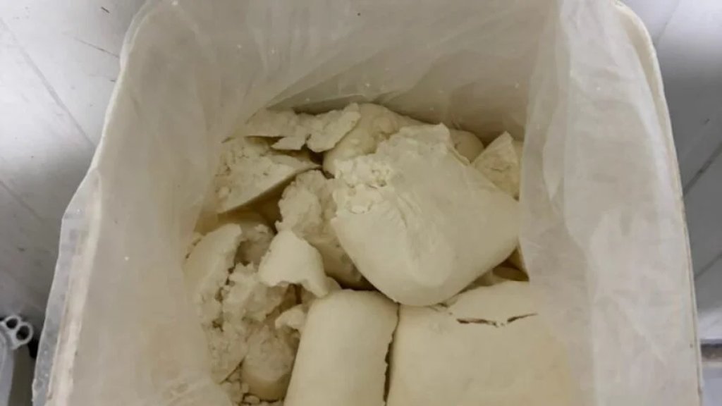 بالفيديو/ فضيحة غذائية جديدة.. الجمارك تضبط ٣ طن من الاجبان الملوثة في الجديدة- المتن!
