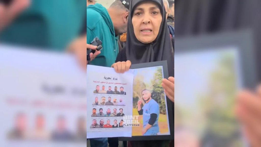 بالفيديو/ والدة أحد الأسرى ترحب برئيس الحكومة في عيتا الشعب وتطالب: أنا ام من حقي اعرف عن ابني الأسير وحيدي أي شي"