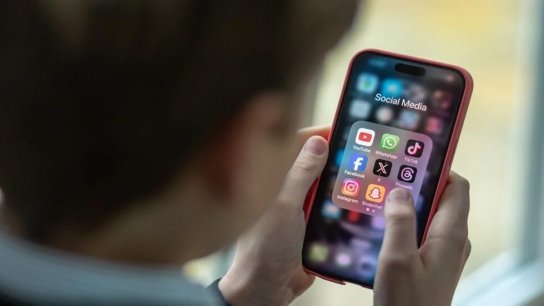 النائب طوني فرنجية يتقدّم باقتراح قانون لحظر استخدام وسائل التواصل الاجتماعي من قبل الأطفال دون 14 عامًا في لبنان