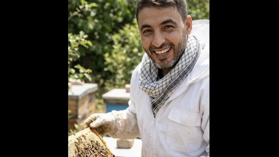 نقابة مربّي النحل في الجنوب تنعى عضو الهيئة الإدارية الشهيد معروف رمال: قدّم الكثير الكثير للقطاع، يكاد لا يخلو منحلٌ في الجنوب إلّا وفيه من سلالات ملكاته التي كان ينتقيها من حول العالم