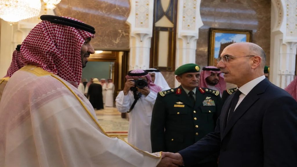 وزارة الداخلية: الحجار شارك في اللقاء الذي أقامه بن سلمان لكبار ضيوف الحج ونقل إليه تحيات الرئيسين عون وسلام