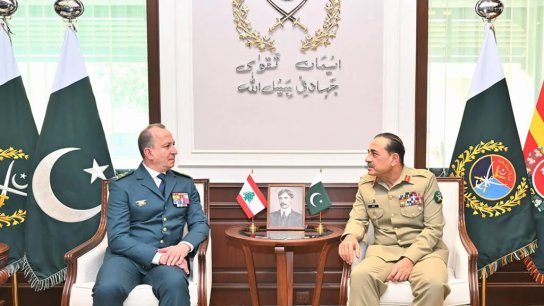 مصدر مطلع على مضمون زيارة قائد الجيش إلى باكستان: &laquo;لبنان جزء أساسي من المفاوضات الجارية بين إيران وأميركا&raquo; (AFP)