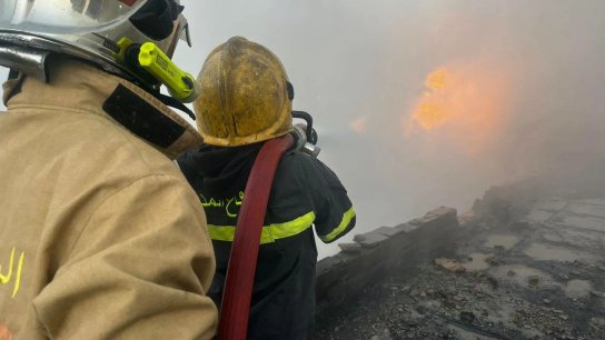 الدفاع المدني: إصابة 8 عناصر خلال عمليات إخماد حريق الدكوانة غادر 6 منهم المستشفى فيما لا يزال مصابان يتلقيان العلاج وحالتهما مستقرة