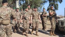  قائد الجيش من بلدة زوطر الغربية: نشدد على ضرورة اتخاذ الإجراءات اللازمة لتأمين عودة آمنة وسليمة للأهالي ونثمّن الجهود التي يبذلها العسكريون