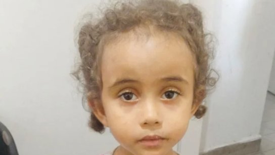 قوى الأمن تعمم صورة فتاة عمرها حوالي 5 سنوات عُثِرَ عليها في محلة برج حمود، هل من يعرف عنها شيئًا؟