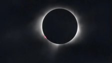 بالفيديو/ مشهد استثنائي.. كابتن لبناني يرصد الكسوف الكلّي للشمس من على متن سفينة في غرينلاند