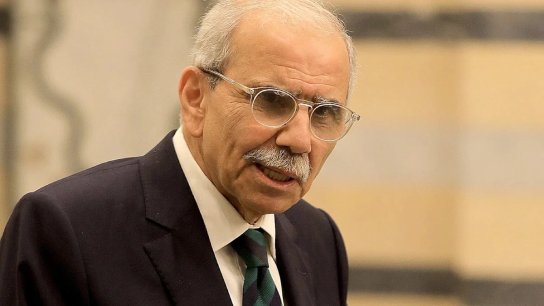 إجراء من طرف واحد: سلام يطلب إلغاء شروط دخول السوريين!
