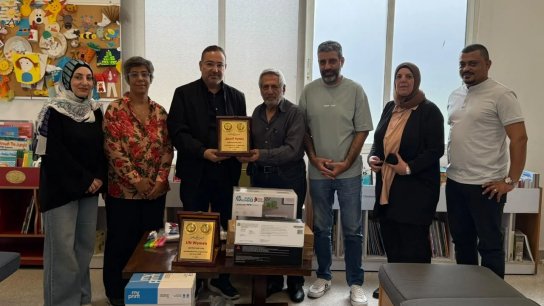 تجهيزات إلكترونية ومكتبية لمكتبة بنت جبيل العامة في المركز البديل المؤقت